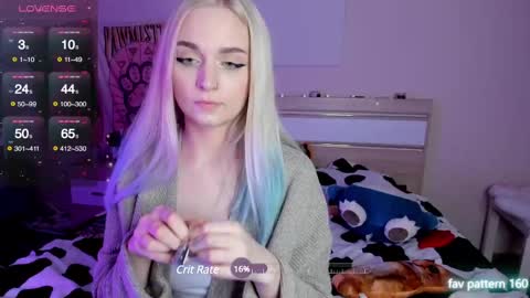 Snapshot of lucysbrain chatting on 03-11-25, 10:53 Lucy online show from 03-11-25, 10:53