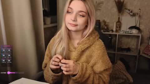 Snapshot of lucysbrain chatting on 09-13-25, 06:51 Lucy online show from 09-13-25, 06:51