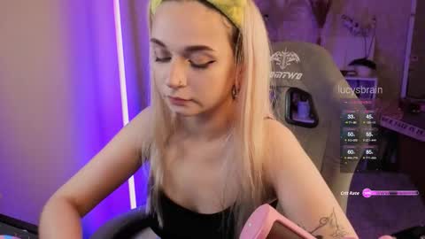 Snapshot of lucysbrain chatting on 09-28-25, 04:45 Lucy online show from 09-28-25, 04:45