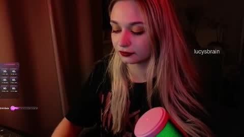 Snapshot of lucysbrain chatting on 10-01-25, 07:42 Lucy online show from 10-01-25, 07:42