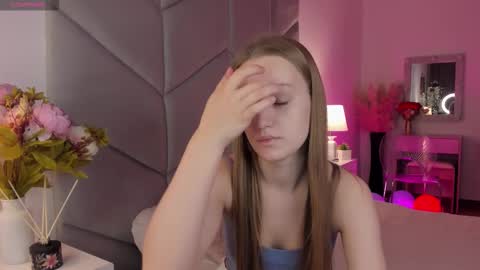 Snapshot of lucyshaw chatting on 10-06-25, 11:18 Lucy online show from 10-06-25, 11:18