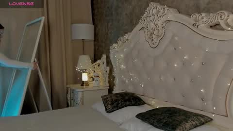 Snapshot of lucyshaw chatting on 10-08-25, 06:11 Lucy online show from 10-08-25, 06:11