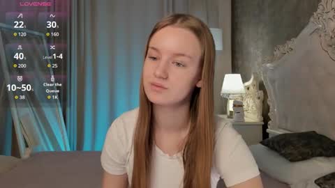 Snapshot of lucyshaw chatting on 10-14-25, 11:00 Lucy online show from 10-14-25, 11:00