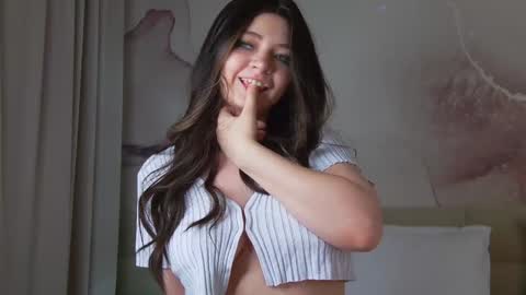 Snapshot of lucyvee chatting on 12-08-24, 01:35 lucyvee online show from 12-08-24, 01:35