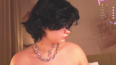 Snapshot of lucyvee chatting on 12-28-24, 10:58 lucyvee online show from 12-28-24, 10:58