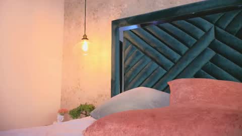 Lucy online show from 09-25-25, 05:22