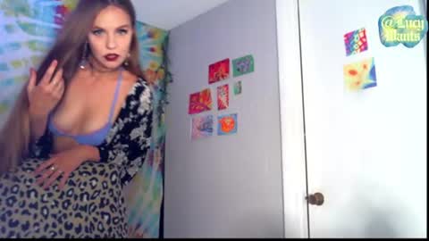 Snapshot of lucywants chatting on 07-27-26, 06:42 Goddess Lucy lucywants online show from 07-27-26, 06:42