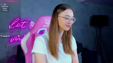 Snapshot of lucyy_green chatting on 06-27-26, 01:10 Lucy online show from 06-27-26, 01:10