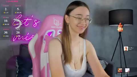 Snapshot of lucyy_green chatting on 07-11-26, 12:46 Lucy online show from 07-11-26, 12:46