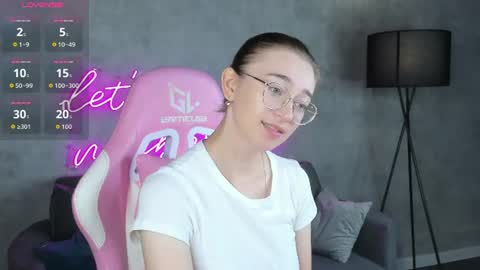 Snapshot of lucyy_green chatting on 07-24-26, 12:52 Lucy online show from 07-24-26, 12:52