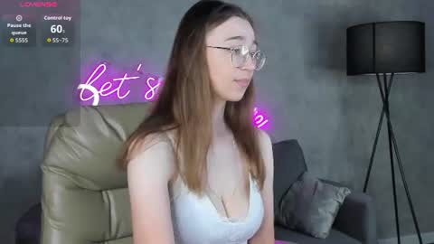 Snapshot of lucyy_green chatting on 07-25-26, 01:04 Lucy online show from 07-25-26, 01:04