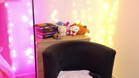 Snapshot of lucyy_peach chatting on 11-11-25, 12:10 LUCYY FROM HOME online show from 11-11-25, 12:10