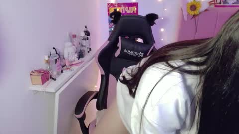 LUCYY FROM HOME  online show from 03-24-26, 01:32