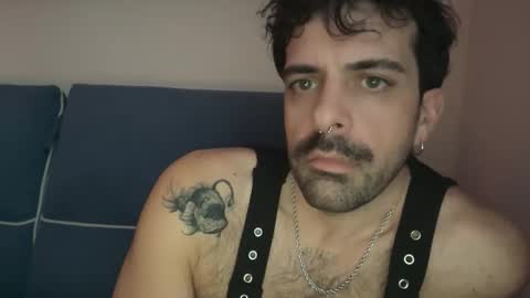 Snapshot of lui375 chatting on 12-17-25, 12:44 lui online show from 12-17-25, 12:44