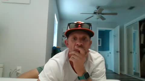 luiggii0904 online show from 12-20-24, 09:17