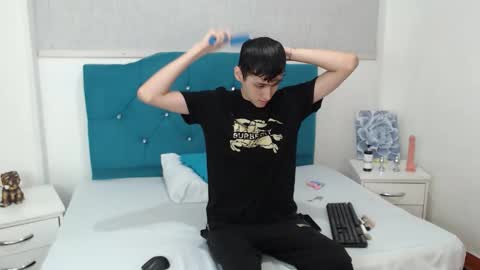 Snapshot of luigimarchetti chatting on 11-28-25, 07:49 luigimarchetti online show from 11-28-25, 07:49