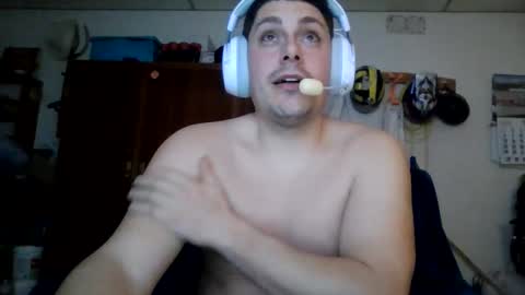 Snapshot of luis2423 chatting on 02-17-26, 10:38 A slave to the mistress.. un esclavo para las amas dominantes. online show from 02-17-26, 10:38