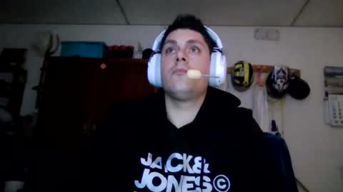 Snapshot of luis2423 chatting on 02-26-26, 01:37 A slave to the mistress.. un esclavo para las amas dominantes. online show from 02-26-26, 01:37