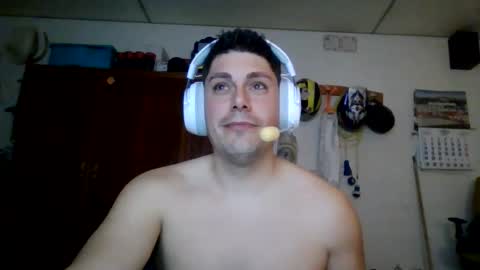 Snapshot of luis2423 chatting on 03-13-26, 08:04 A slave to the mistress.. un esclavo para las amas dominantes. online show from 03-13-26, 08:04