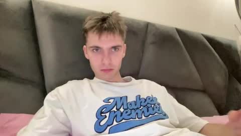 Luis online show from 11-26-25, 08:32