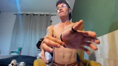 Luis AS online show from 02-27-25, 12:34