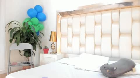 Snapshot of luisa_cameron chatting on 01-14-25, 12:24 online show from 01-14-25, 12:24