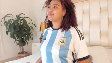 Snapshot of luisa_cameron chatting on 01-18-25, 12:36 online show from 01-18-25, 12:36