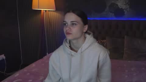 LuisaClover online show from 11-09-25, 01:20