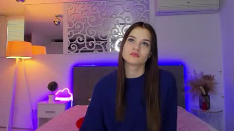 LuisaClover online show from 02-12-26, 01:39