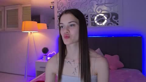 LuisaClover online show from 03-22-26, 07:39