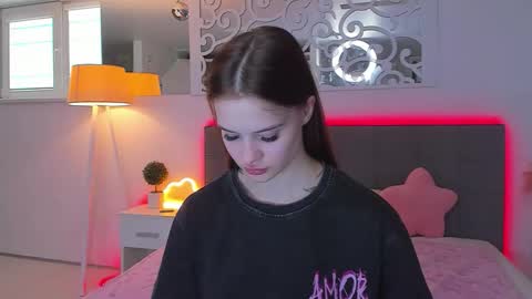 LuisaClover online show from 04-10-26, 12:32