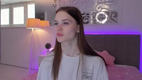 LuisaClover online show from 04-12-26, 12:21