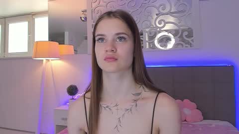 Snapshot of luisaclover chatting on 05-18-26, 11:05 LuisaClover online show from 05-18-26, 11:05