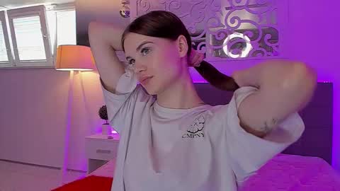 Snapshot of luisaclover chatting on 05-27-26, 12:24 LuisaClover online show from 05-27-26, 12:24