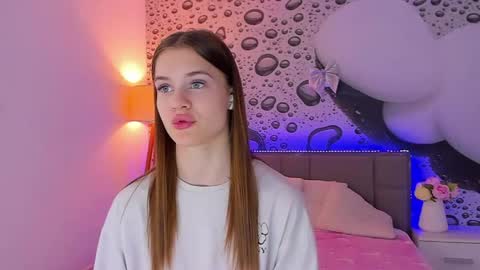 Snapshot of luisaclover chatting on 05-31-26, 12:45 LuisaClover online show from 05-31-26, 12:45