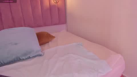 Snapshot of luisah_ chatting on 12-19-24, 08:02 L U I S A online show from 12-19-24, 08:02