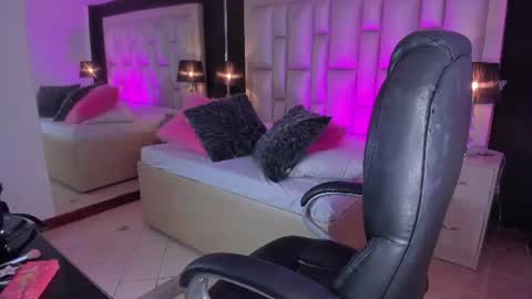 Luisa  online show from 06-25-26, 03:49