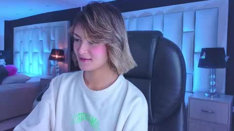 Luisa  online show from 07-28-26, 12:23