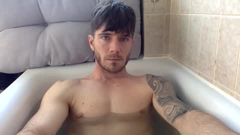 Snapshot of luisbadx chatting on 02-15-26, 09:52 Luis Badx online show from 02-15-26, 09:52