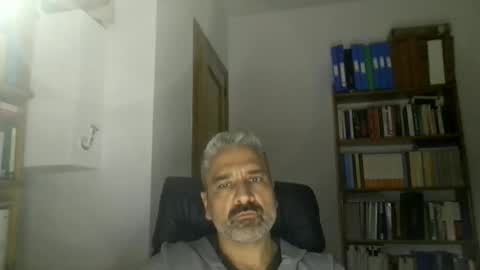 Snapshot of luisriga chatting on 11-05-25, 05:57 Luis online show from 11-05-25, 05:57