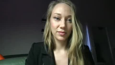 luiva13 online show from 01-24-25, 04:06