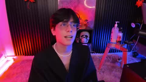 Snapshot of luixdust1 chatting on 10-17-25, 06:16 luixdust1 online show from 10-17-25, 06:16