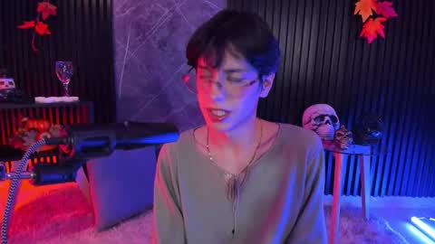 Snapshot of luixdust1 chatting on 10-22-25, 04:02 luixdust1 online show from 10-22-25, 04:02