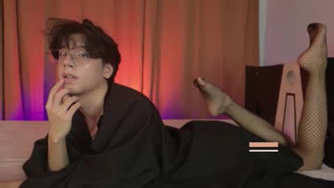 Snapshot of luixdust1 chatting on 12-16-25, 03:22 luixdust1 online show from 12-16-25, 03:22