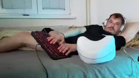 Lukas  online show from 12-17-25, 02:28