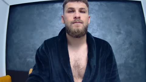 Snapshot of luke_eddison chatting on 01-27-25, 03:58 Luke online show from 01-27-25, 03:58