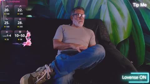 Luke Crews online show from 12-21-25, 08:27