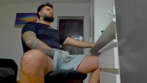 Snapshot of lukedenver chatting on 12-23-25, 06:33 Luke online show from 12-23-25, 06:33