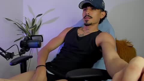 Snapshot of lukeetaylor_ chatting on 05-01-26, 12:43 Luke Taylor online show from 05-01-26, 12:43
