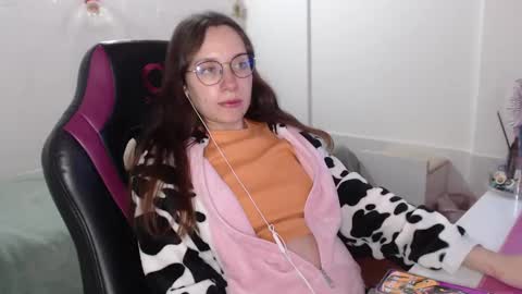 Snapshot of lula_05 chatting on 01-06-25, 02:37 Vicky online show from 01-06-25, 02:37